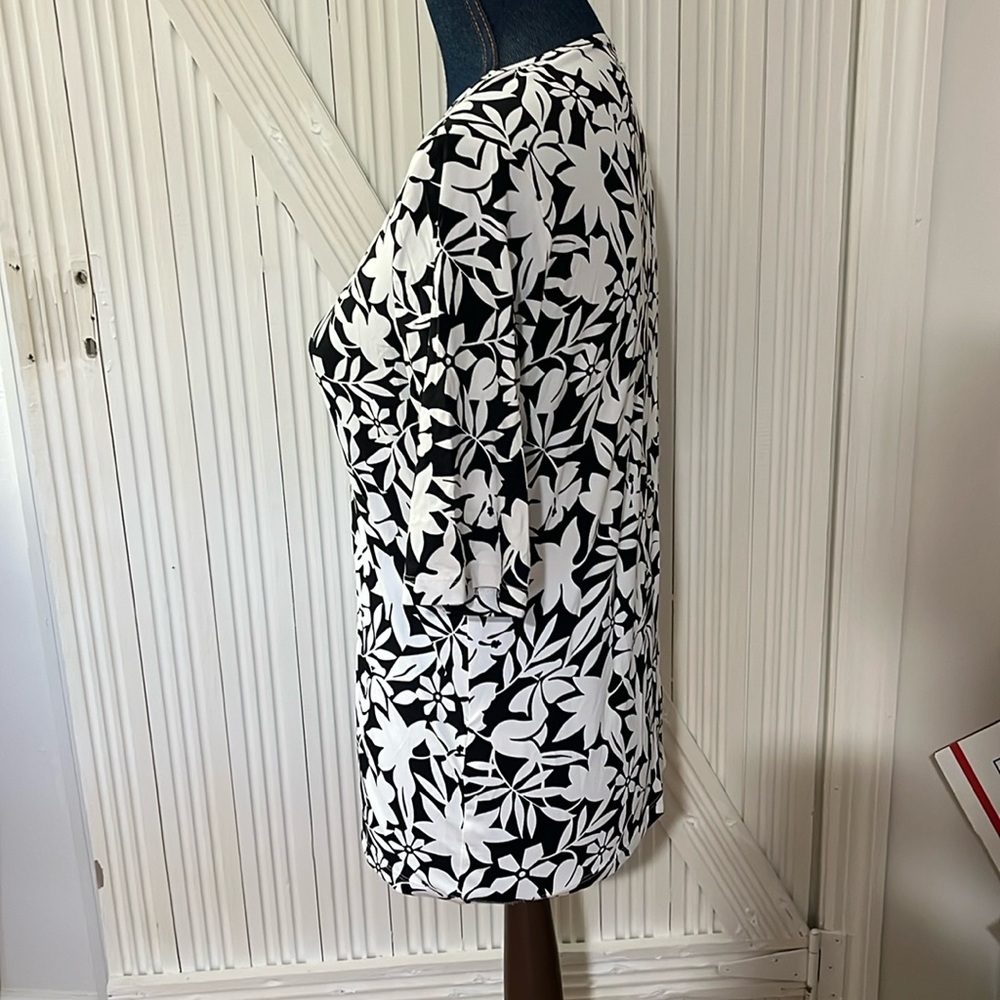 Lands end elbow sleeve rash guard size small black and white floral - Picture 4 of 5